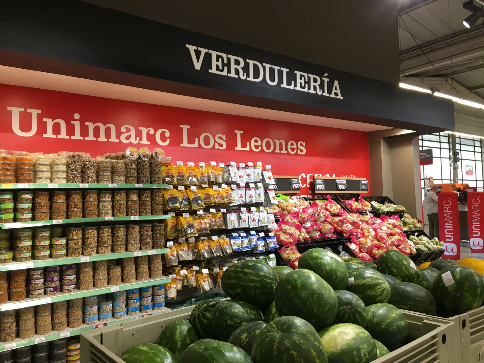 Sección de frutas y verduras de Unimarc Los Leones en Ñuñoa, Chile